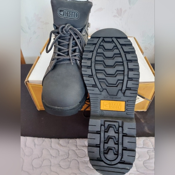 NWB Men's Work Boot. SIZE 8. - Picture 3 of 7